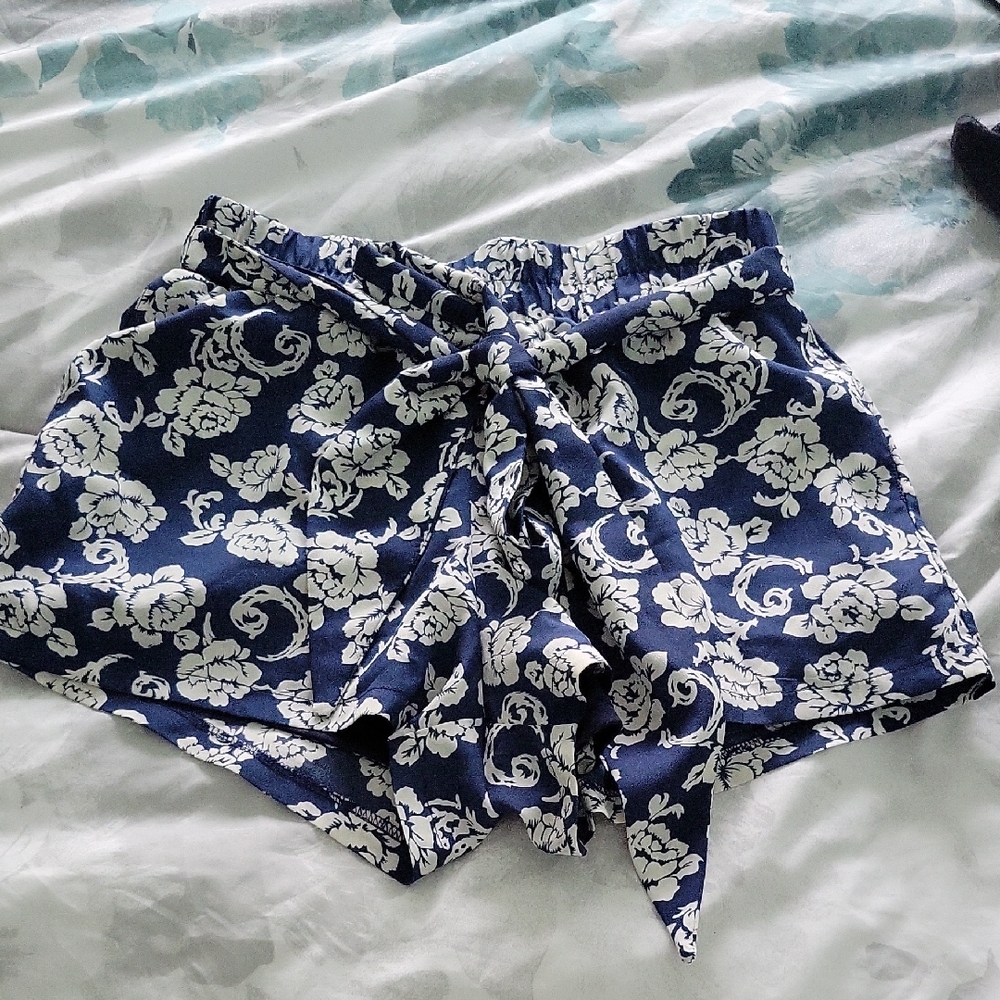 Floral Navy Women's Shorts